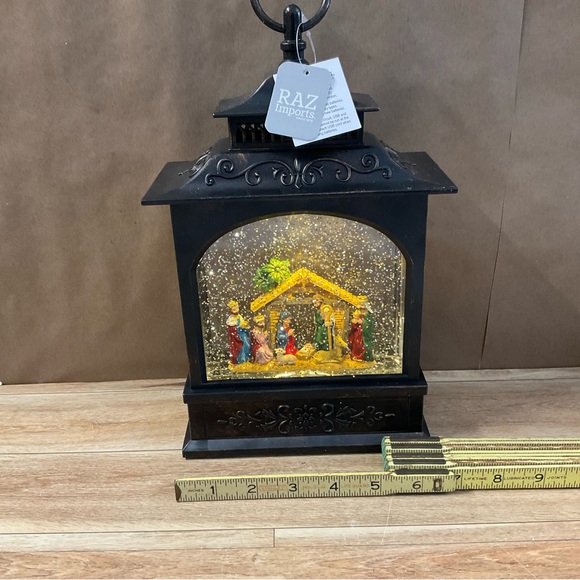 New! Raz Lighted Lantern Snow Globe Glitter Water Holy Family Nativity Religious - Picture 11 of 11
